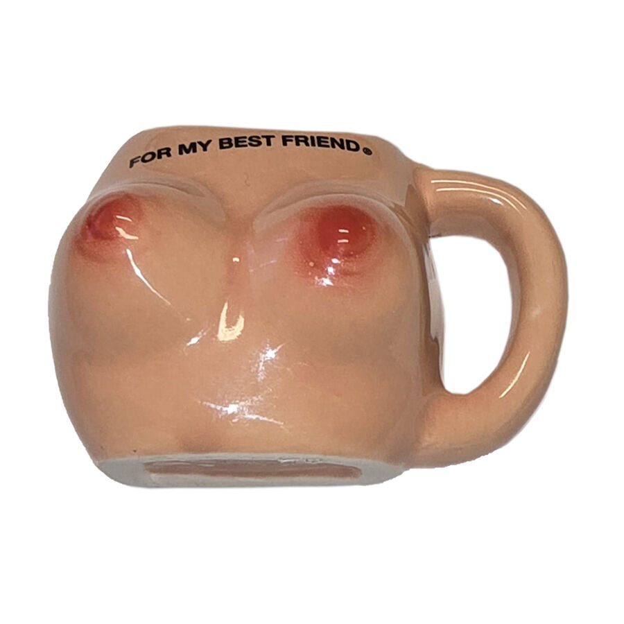 Caneca rosa em forma de peitos femininos com texto FOR MY BEST FRIEND®