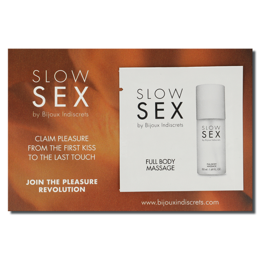 Embalagem branca de produto Slow Sex para massagem corporal total com texto em fundo laranja