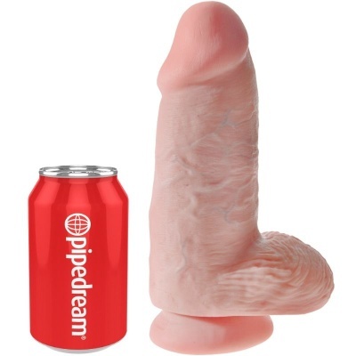 Dildo rosa realista ao lado de uma lata vermelha com a marca pipedream