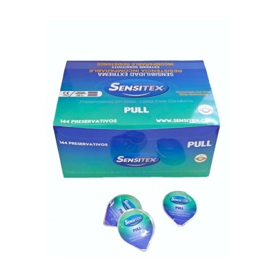 Caixa azul e verde de preservativos Sensitex PULL com embalagens individuais
