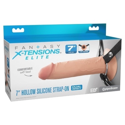 Caixa com extensão de silicone oco cor de pele com arnês preto.