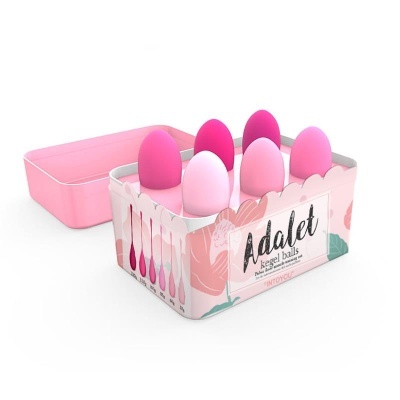 Conjunto de bolas de Kegel em vários tons de rosa numa caixa metálica cor de rosa