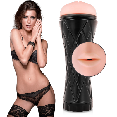 Produto adulto estojo preto com inserto de silicone cor pele em forma de lábios e modelo com lingerie preta