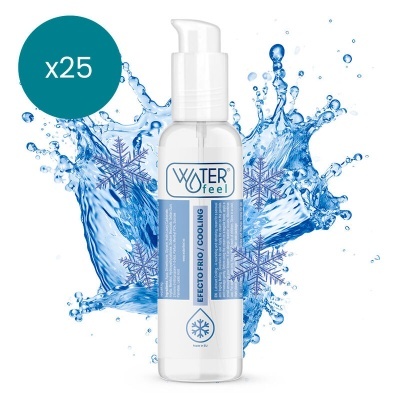 Frasco transparente com doseador e rótulo azul e branco com efeito de água e flocos de neve