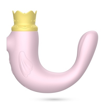 Produto rosa com anel amarelo em forma de coroa e design curvo