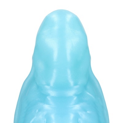 Figura decorativa ou brinquedo azul claro sobre fundo branco