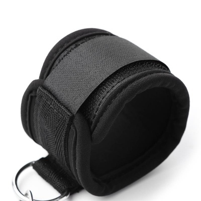 pulseira preta de suporte com velcro e argola metálica