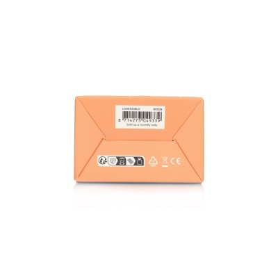 Embalagem coral rectangular com código de barras e símbolos de reciclagem na base.
