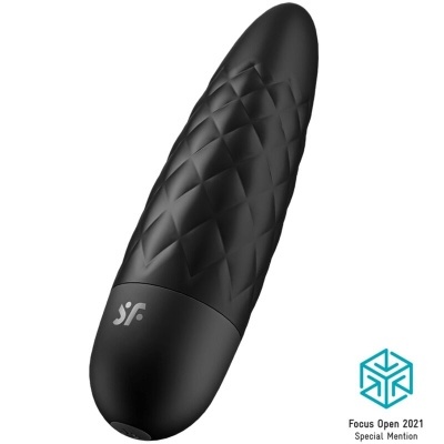 Vibrador preto texturizado em silicone com símbolo sf e logotipo Focus Open 2021