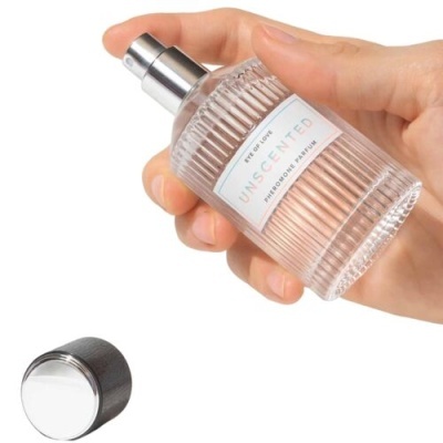 Frasco de perfume unscented em vidro com tampa preta removida