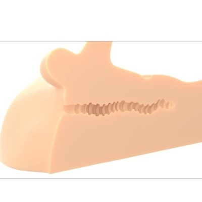 Figura decorativa bege com relevo ondulado em fundo branco