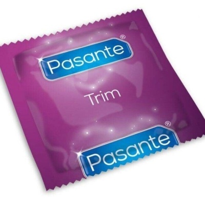 Embalagem roxa de preservativo Pasante Trim