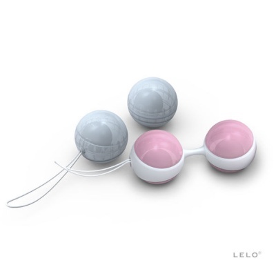 Bolas cinza e esferas rosa em suporte branco com marca LELO