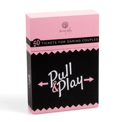 Caixa rosa e preta com texto Pull & Play e 50 Tickets for Daring Couples