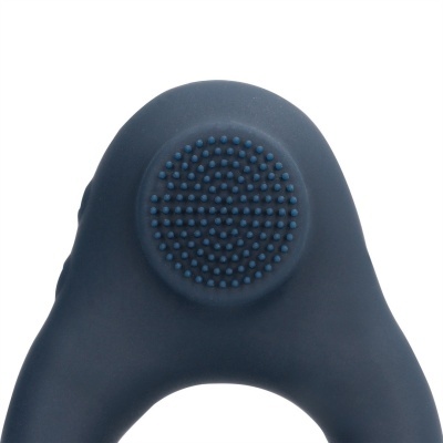 Anel vibrador azul escuro com superfície texturizada