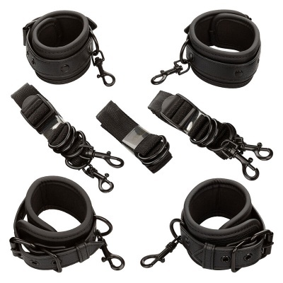 Conjunto de algemas pretas com cintas ajustáveis e ganchos metálicos