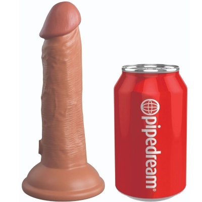 Dildo realista cor de pele com ventosa ao lado de lata vermelha com texto Pipedream