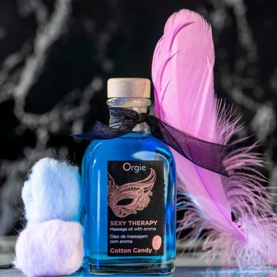 Frasco azul de óleo de massagem Sexy Therapy com penas e bolas de algodão