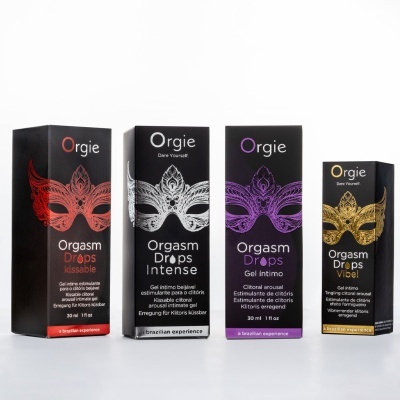 Quatro embalagens pretas de gel íntimo Orgie com máscaras coloridas e texto multilingue