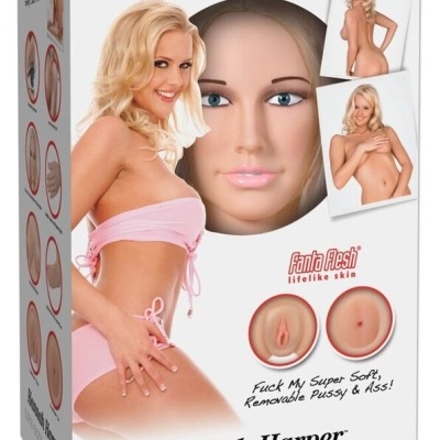 Embalagem da boneca sexual Hannah Harper com rosto visível e imagens da modelo loira