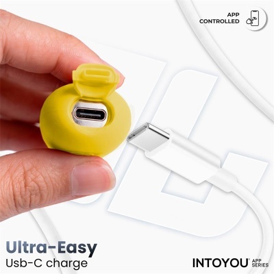 Ficha USB-C amarela com cabo USB-C branco e texto Ultra-Easy USB-C charge