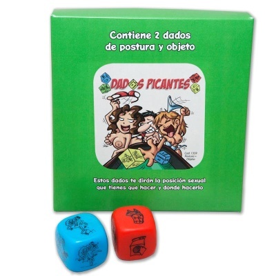 Jogo erótico com dois dados coloridos e caixa verde com texto em espanhol