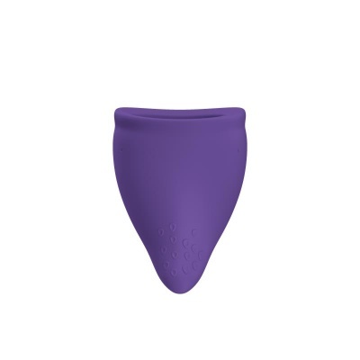 Copo menstrual roxo de silicone com textura suave e pequenas saliências