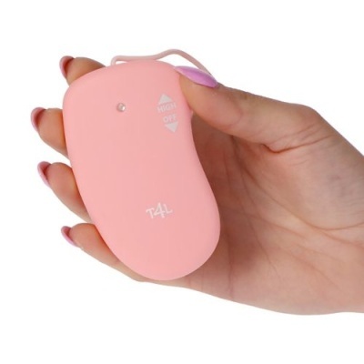 Dispositivo cor-de-rosa pequeno na mão com botão HIGH/OFF e texto T4L