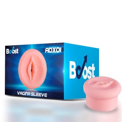 Manga vaginal cor de pele com embalagem azul com texto Boost e VAGINA SLEEVE.
