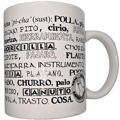 Caneca branca com texto preto e selo circular com desenho e texto de garantia.