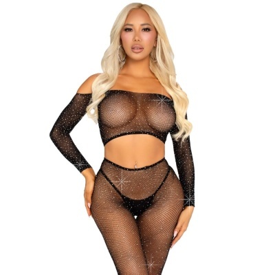 Conjunto de lingerie em rede preta com brilhantes, top crop ombro a ombro e calças justas
