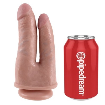 Produto ergonómico de silicone cor pele em forma de dois dedos ao lado de lata vermelha com marca Pipedream
