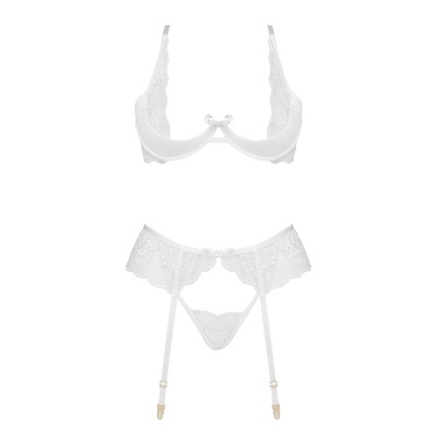Conjunto de lingerie branco em renda com sutiã, cinta-liga e tanga