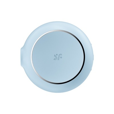 Dispositivo redondo azul claro com anel prateado e símbolo SF no centro