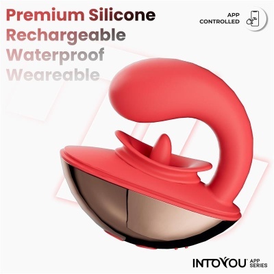 Dispositivo vermelho de silicone recarregável com parte inferior metálica curvada e texto promocional em fundo branco.