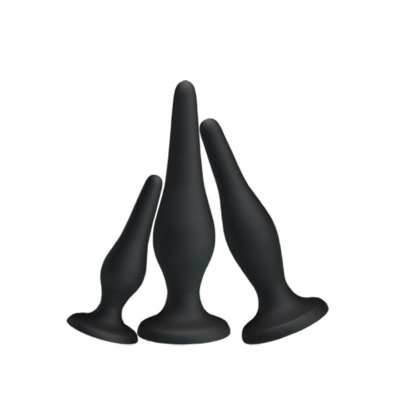 Três plugs anais pretos de silicone de diferentes tamanhos