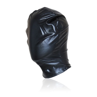 Capuz preto brilhante em fundo branco