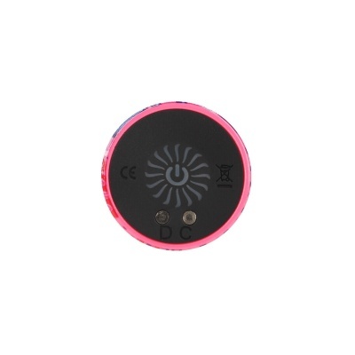 Base circular preta com moldura rosa e símbolos de certificação e alimentação