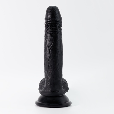 Dildo preto com textura realista e base de ventosa em fundo branco