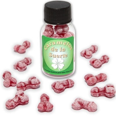 Frasco com caramelos vermelhos em forma fálica e etiqueta verde