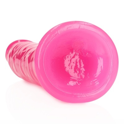 Objeto cilíndrico rosa translúcido com base larga e textura ondulada