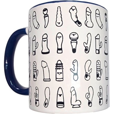 Caneca branca com pega azul e desenhos de vibradores em linha preta