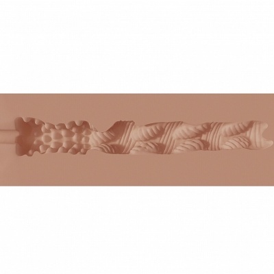 Molde de silicone castanho com texturas onduladas e relevos irregulares