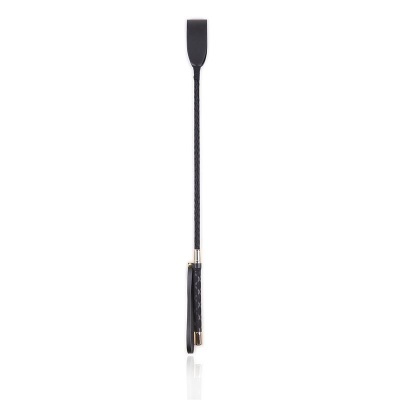Chicote preto com cabo trançado e punho dourado