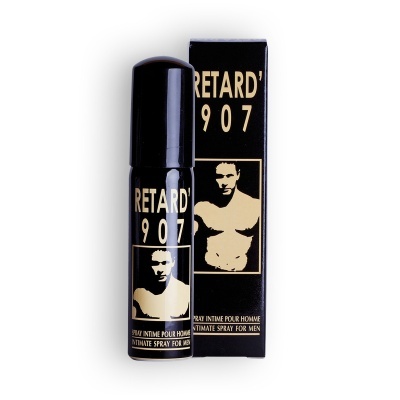 Embalagem e frasco preto de spray íntimo masculino RETARD 907 com imagem de torso masculino.