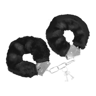 Algemas com peluche preto e corrente metálica