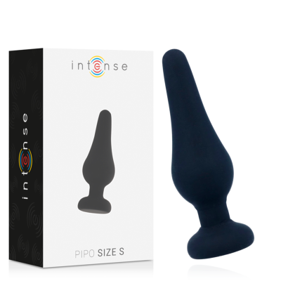 Plug anal preto em silicone ao lado da embalagem com texto INTENSE e PIPO SIZE S