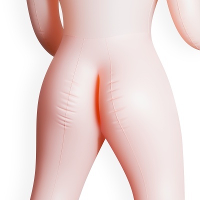 Boneca insuflável cor de pele com costuras alaranjadas em fundo branco