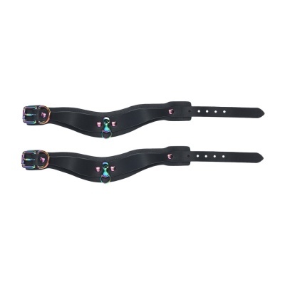 Par de pulseiras pretas com fivela iridescente e rebites rosados