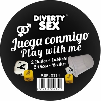 Jogo erótico com dados e copo transparente num fundo preto com texto em espanhol e inglês.